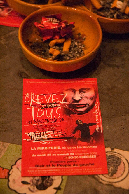 Flyer ddevant des cendriers